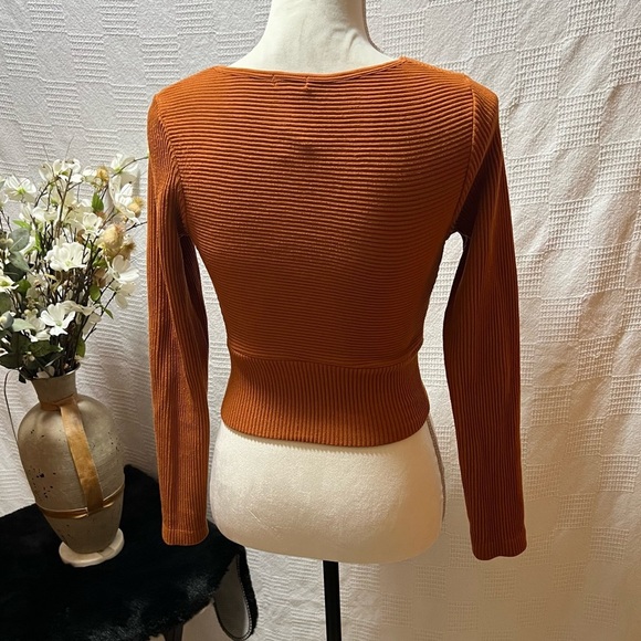 Forever 21 cropped top long sleeve - Picture 2 of 3